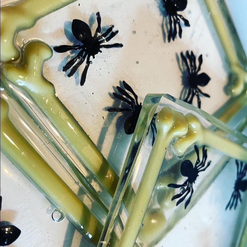 Handmade Halloween coasters 🎃👻💀🕷⚰️🦴 - Picture 4 of 5